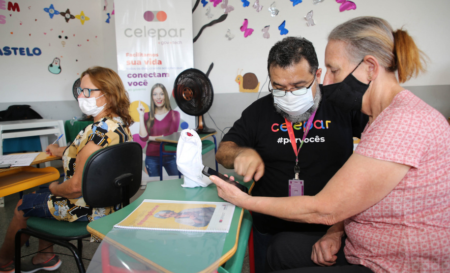 Secretaria de Justiça, Família e Trabalho e Celepar formam a primeira turma de 2022 do “Curso Básico de Smartphone” para pessoas idosas