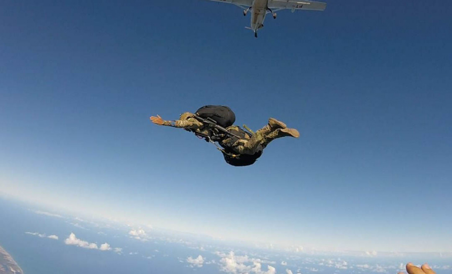 Polícia Militar do Paraná envia profissionais à Bahia para o I Simpósio de Operações Especiais e Atividade de Salto Livre Operacional