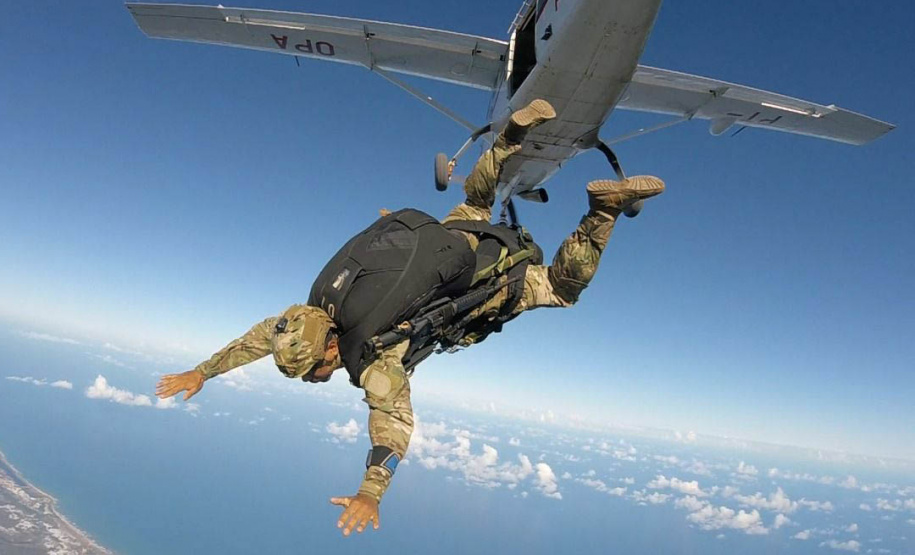 Polícia Militar do Paraná envia profissionais à Bahia para o I Simpósio de Operações Especiais e Atividade de Salto Livre Operacional