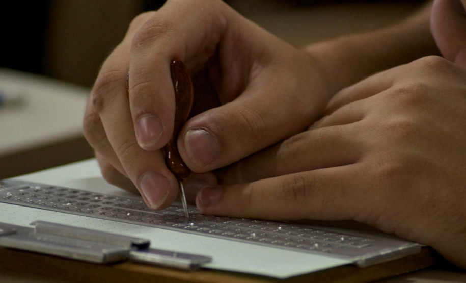 Biblioteca Pública do Paraná oferece curso gratuito de alfabeto Braille