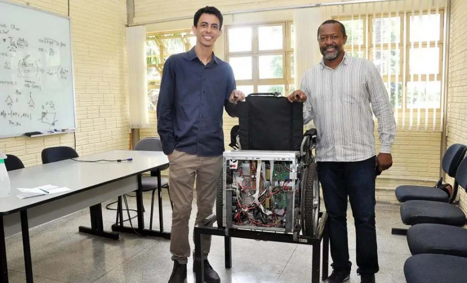 Cadeira de rodas motorizada é patenteada por pesquisadores da UEL