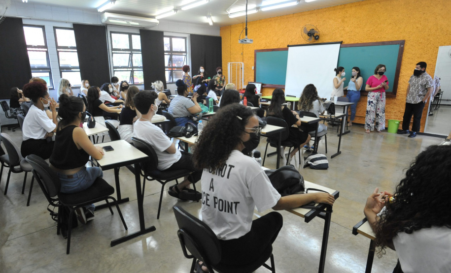 UEL avalia início do semestre letivo e reforça ampliação de atividades presenciais