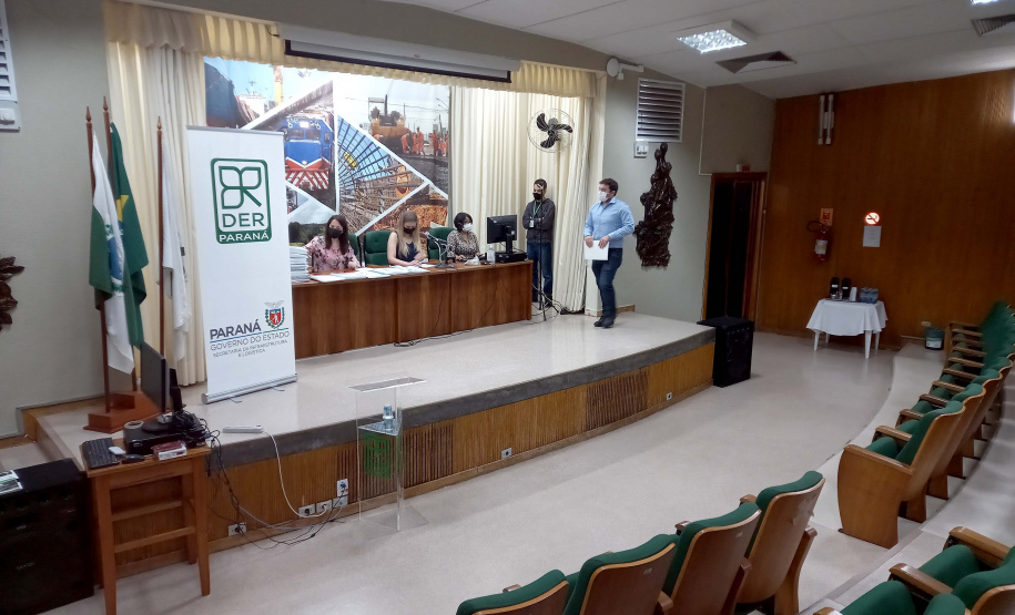 DER/PR avalia documentos da licitação para conservar 838,37 km de rodovias da RMC, Litoral e região Sul