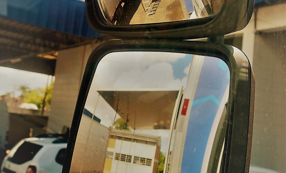 Detran-PR orienta caminhoneiros sobre manutenção veicular