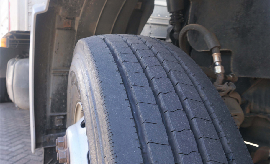 Detran-PR orienta caminhoneiros sobre manutenção veicular