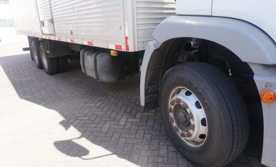 Detran-PR orienta caminhoneiros sobre manutenção veicular