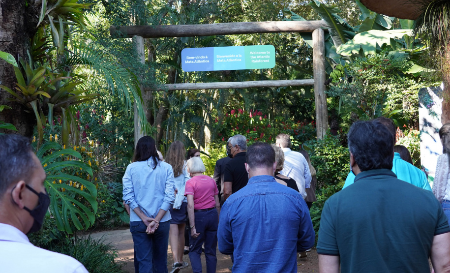 Diretores do BRDE, prefeito de Foz e parceiros visitam Parque das Aves e discutem fomento ao turismo