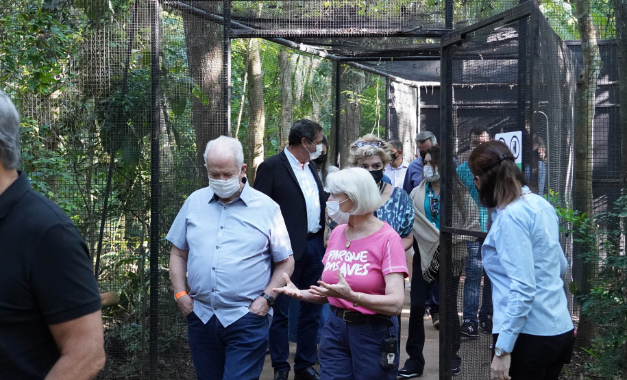 Diretores do BRDE, prefeito de Foz e parceiros visitam Parque das Aves e discutem fomento ao turismo