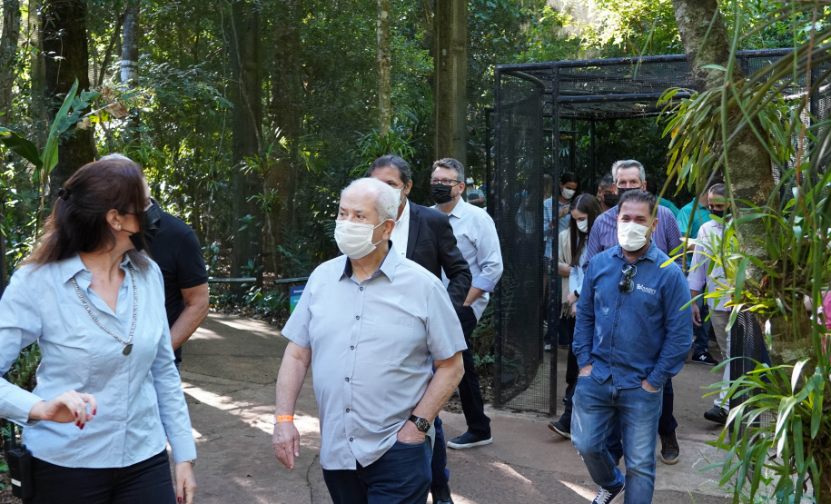 Diretores do BRDE, prefeito de Foz e parceiros visitam Parque das Aves e discutem fomento ao turismo