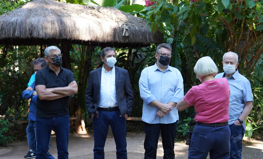 Diretores do BRDE, prefeito de Foz e parceiros visitam Parque das Aves e discutem fomento ao turismo