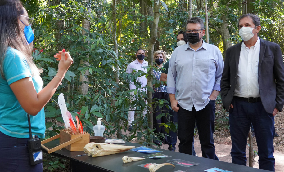 Diretores do BRDE, prefeito de Foz e parceiros visitam Parque das Aves e discutem fomento ao turismo