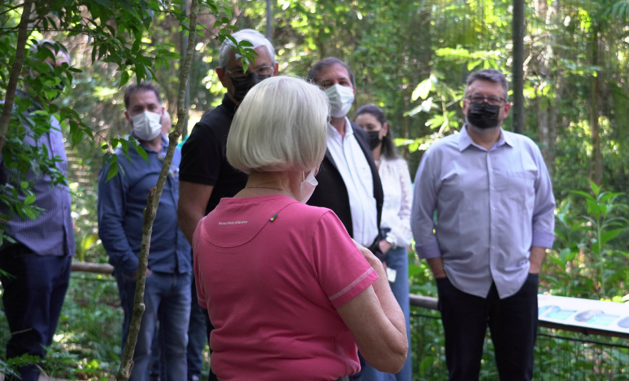 Diretores do BRDE, prefeito de Foz e parceiros visitam Parque das Aves e discutem fomento ao turismo