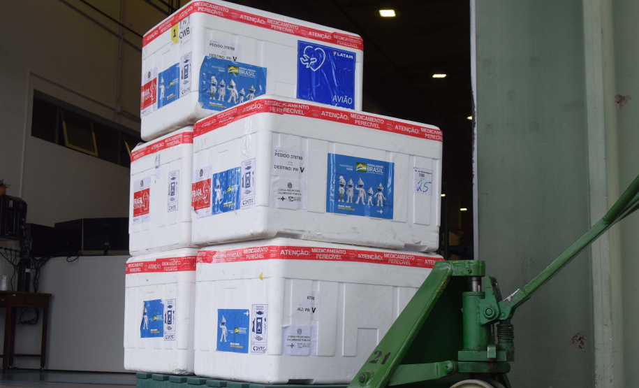 Saúde inicia distribuição de mais de 1,3 milhão de vacinas contra a Covid-19