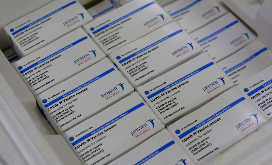 Mais 354 mil vacinas contra Covid-19 para dose de reforço chegam ao Paraná