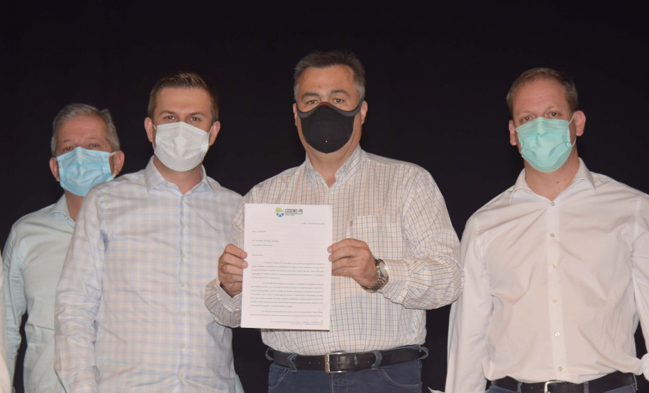 A importância da vacinação contra a Covid-19 e da participação efetiva dos municípios nessa campanha foi ressaltada pelo secretário estadual da Saúde, Beto Preto, na primeira reunião do ano da Comissão Intergestores Bipartite do Paraná (CIB/PR), realizada nesta quarta-feira (16).