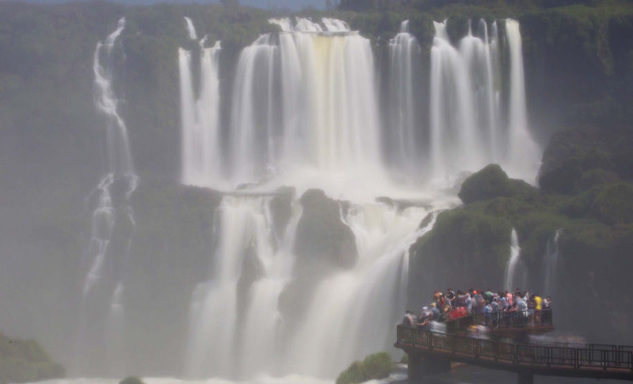 Setor do turismo cresce 13,7% no Paraná em 2021; serviços avançam 8,3%