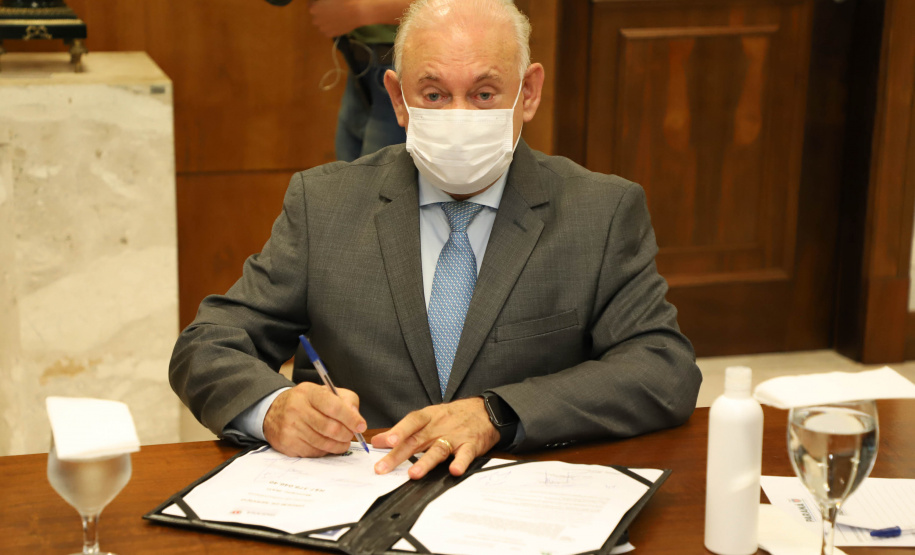 Governador assina ordem de serviço para construção da primeira Cidade do Idoso no Paraná