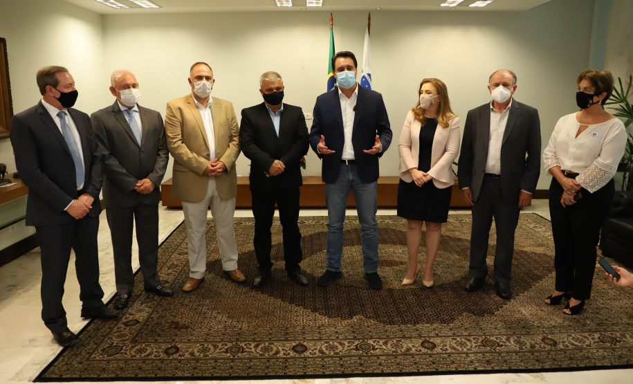 Governador assina ordem de serviço para construção da primeira Cidade do Idoso no Paraná