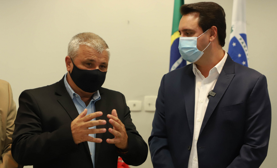 Governador assina ordem de serviço para construção da primeira Cidade do Idoso no Paraná