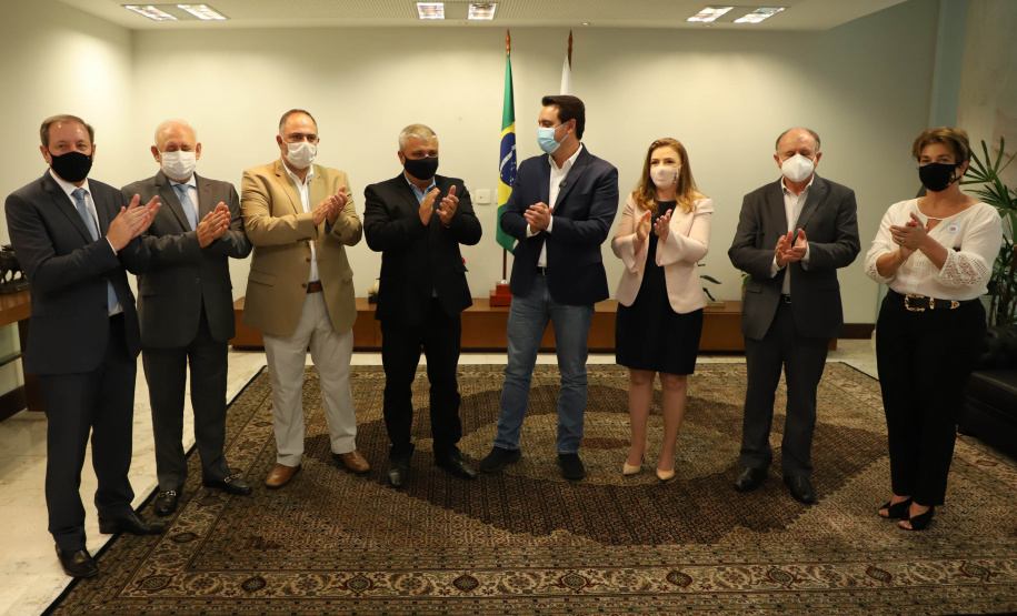 Governador assina ordem de serviço para construção da primeira Cidade do Idoso no Paraná