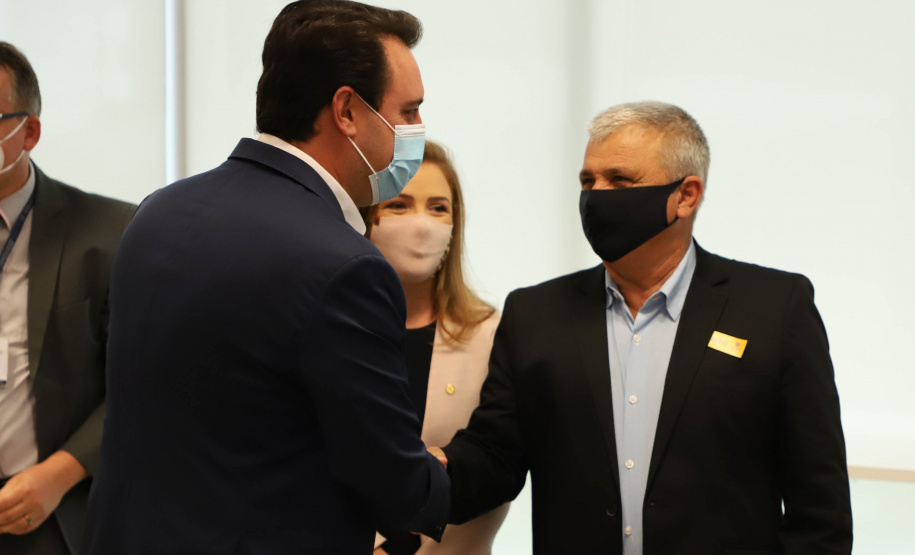 Governador assina ordem de serviço para construção da primeira Cidade do Idoso no Paraná