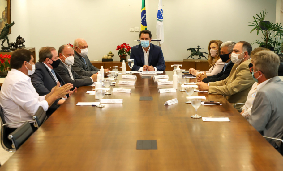 Governador assina ordem de serviço para construção da primeira Cidade do Idoso no Paraná