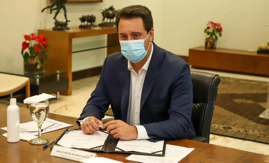 Governador assina ordem de serviço para construção da primeira Cidade do Idoso no Paraná