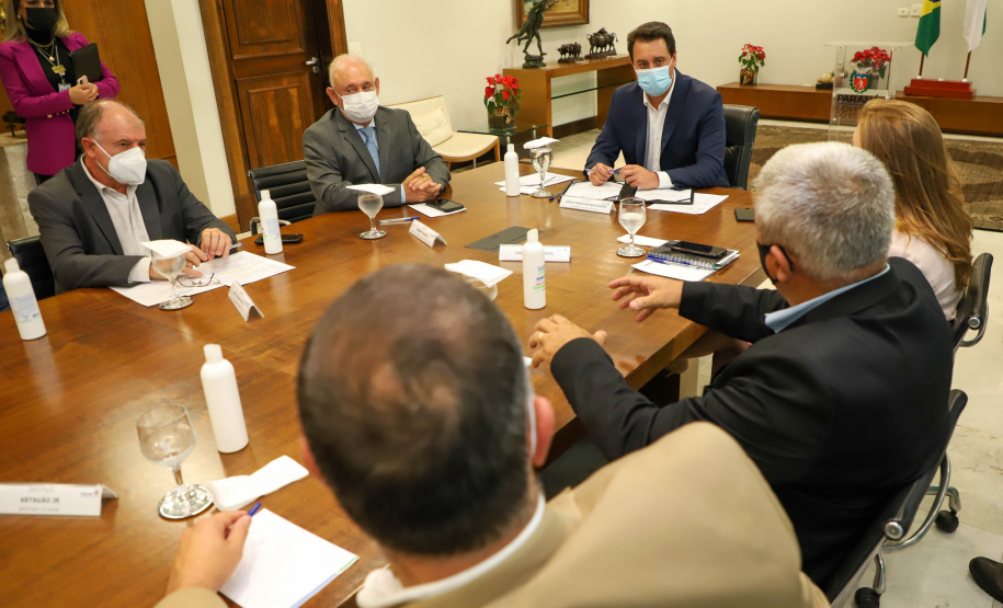 Governador assina ordem de serviço para construção da primeira Cidade do Idoso no Paraná