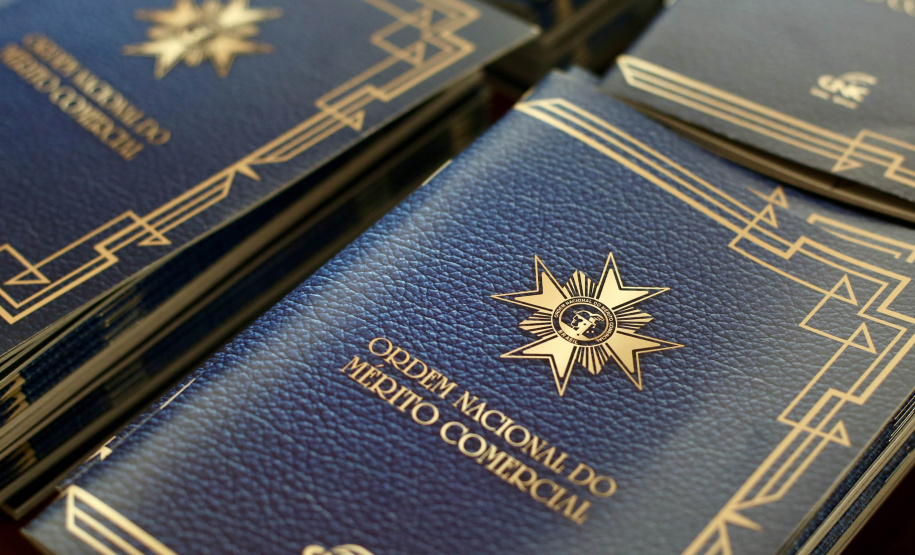 Darci Piana é homenageado com a Ordem Nacional do Mérito Comercial