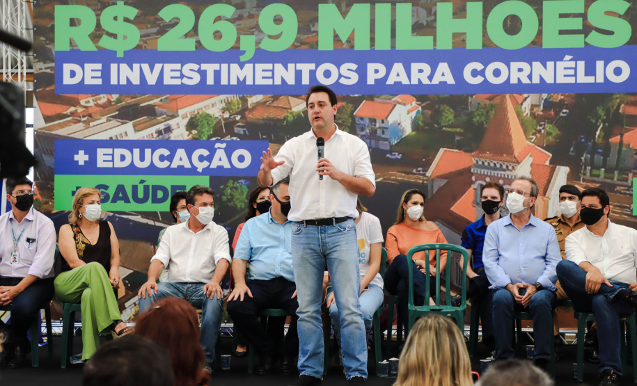 Os alunos do Colégio Estadual William Madi, de Cornélio Procópio, no Norte do Estado, finalmente têm uma escola para chamar de sua. Uma das 14 unidades que foram alvo da Operação Quadro Negro, a nova sede da escola foi entregue nesta quinta-feira (17) pelo governador Carlos Massa Ratinho Junior.