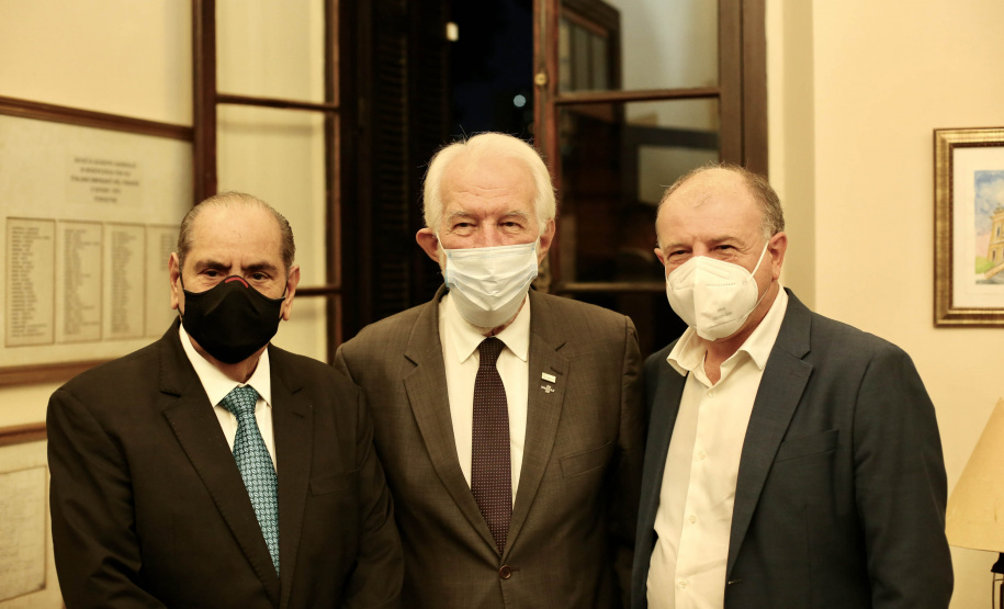 Darci Piana é homenageado com a Ordem Nacional do Mérito Comercial