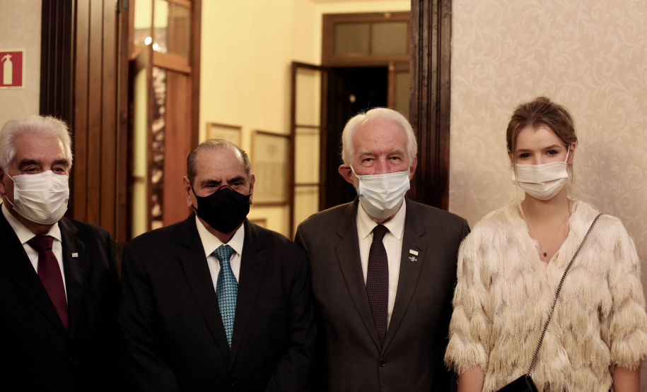 Darci Piana é homenageado com a Ordem Nacional do Mérito Comercial