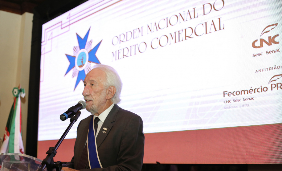 Darci Piana é homenageado com a Ordem Nacional do Mérito Comercial