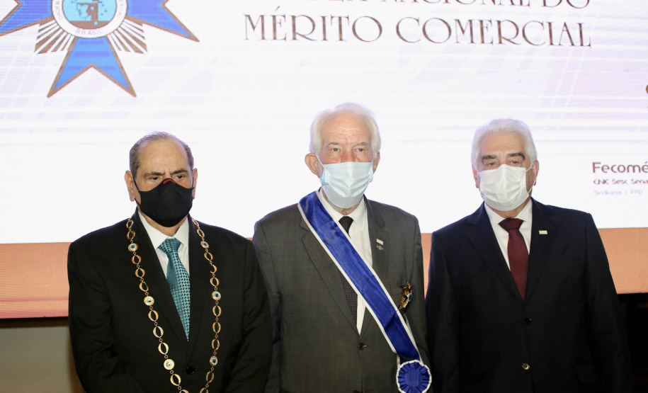 Darci Piana é homenageado com a Ordem Nacional do Mérito Comercial