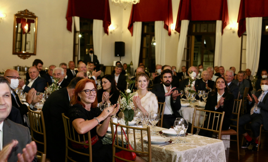 Darci Piana é homenageado com a Ordem Nacional do Mérito Comercial