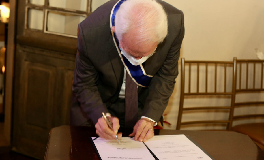 Darci Piana é homenageado com a Ordem Nacional do Mérito Comercial