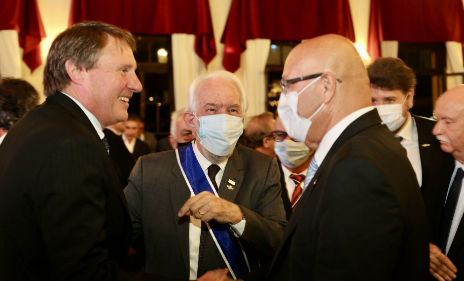 Darci Piana é homenageado com a Ordem Nacional do Mérito Comercial