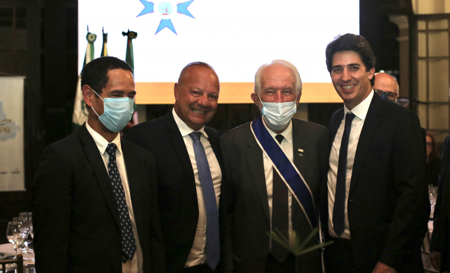 Darci Piana é homenageado com a Ordem Nacional do Mérito Comercial