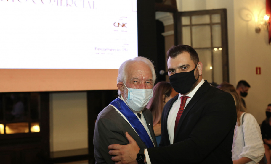 Darci Piana é homenageado com a Ordem Nacional do Mérito Comercial