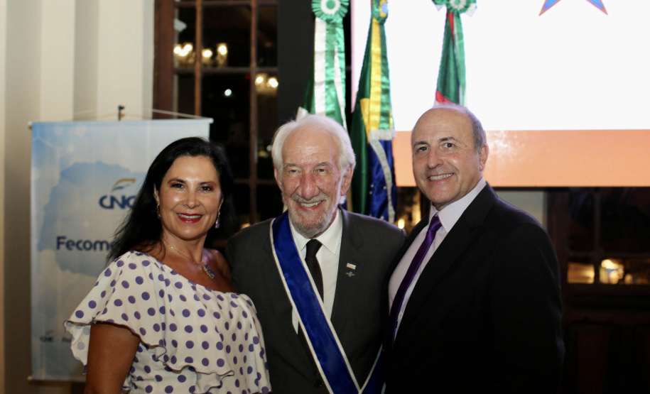 Darci Piana é homenageado com a Ordem Nacional do Mérito Comercial