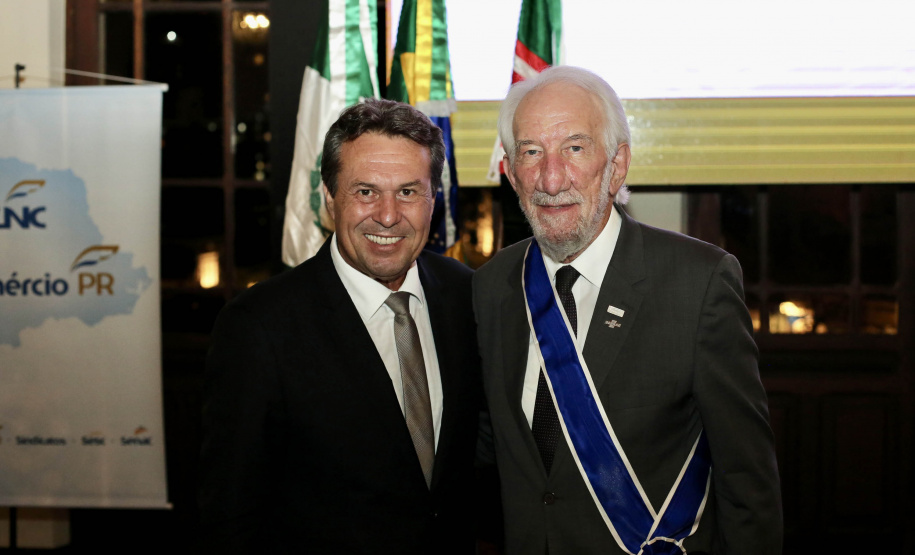 Darci Piana é homenageado com a Ordem Nacional do Mérito Comercial