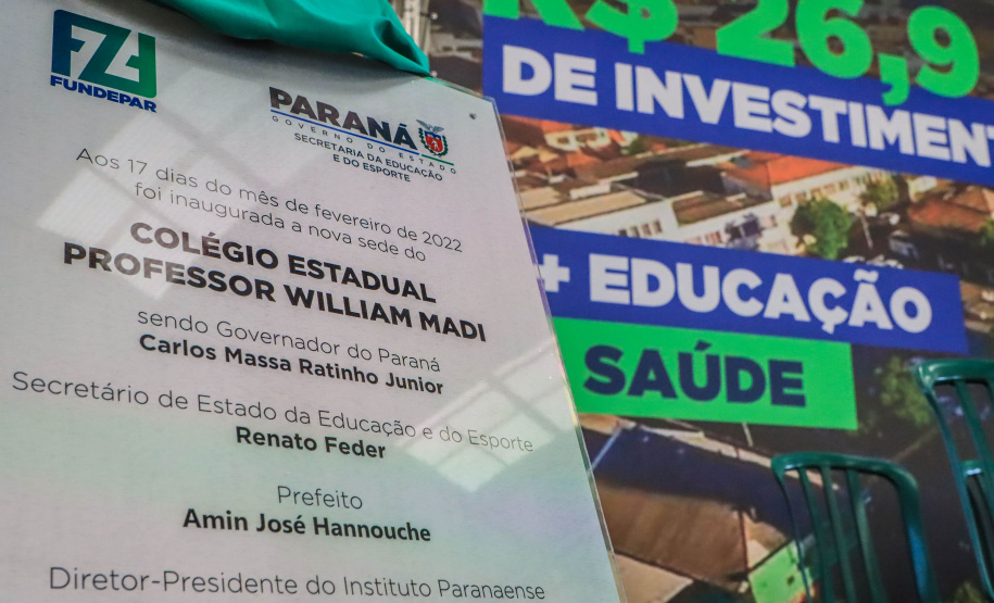 Os alunos do Colégio Estadual William Madi, de Cornélio Procópio, no Norte do Estado, finalmente têm uma escola para chamar de sua. Uma das 14 unidades que foram alvo da Operação Quadro Negro, a nova sede da escola foi entregue nesta quinta-feira (17) pelo governador Carlos Massa Ratinho Junior.
