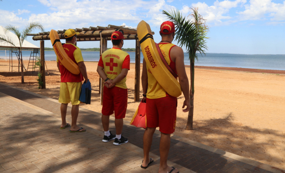 Atuação dos guarda-vidas na Costa Oeste aumenta a prevenção e diminui afogamentos durante a temporada de verão