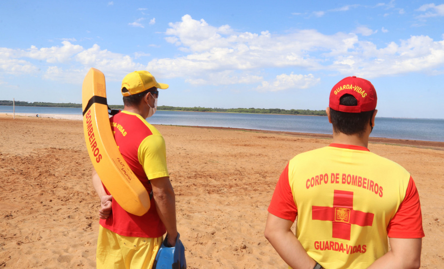 Atuação dos guarda-vidas na Costa Oeste aumenta a prevenção e diminui afogamentos durante a temporada de verão