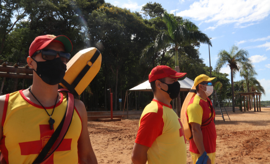 Atuação dos guarda-vidas na Costa Oeste aumenta a prevenção e diminui afogamentos durante a temporada de verão