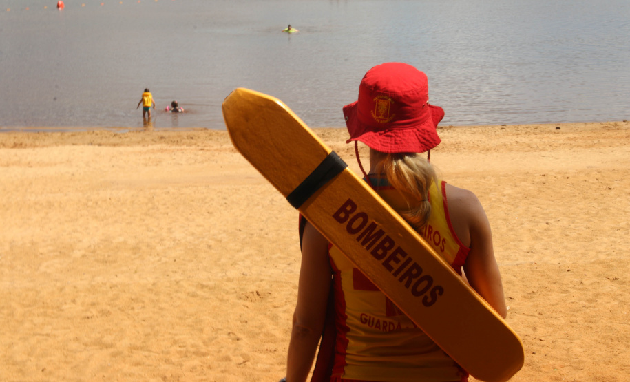 Atuação dos guarda-vidas na Costa Oeste aumenta a prevenção e diminui afogamentos durante a temporada de verão