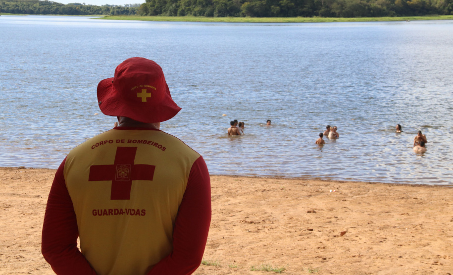 Atuação dos guarda-vidas na Costa Oeste aumenta a prevenção e diminui afogamentos durante a temporada de verão