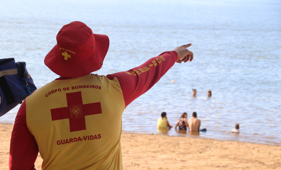 Atuação dos guarda-vidas na Costa Oeste aumenta a prevenção e diminui afogamentos durante a temporada de verão