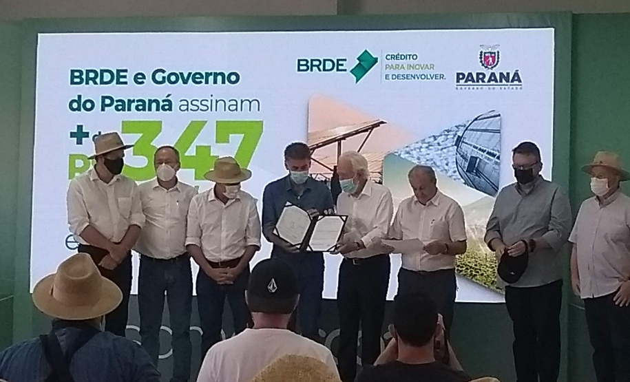 Contratos de aproximadamente R$ 350 milhões são assinados pelo BRDE no Show Rural