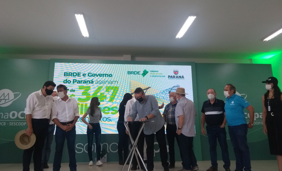 Contratos de aproximadamente R$ 350 milhões são assinados pelo BRDE no Show Rural